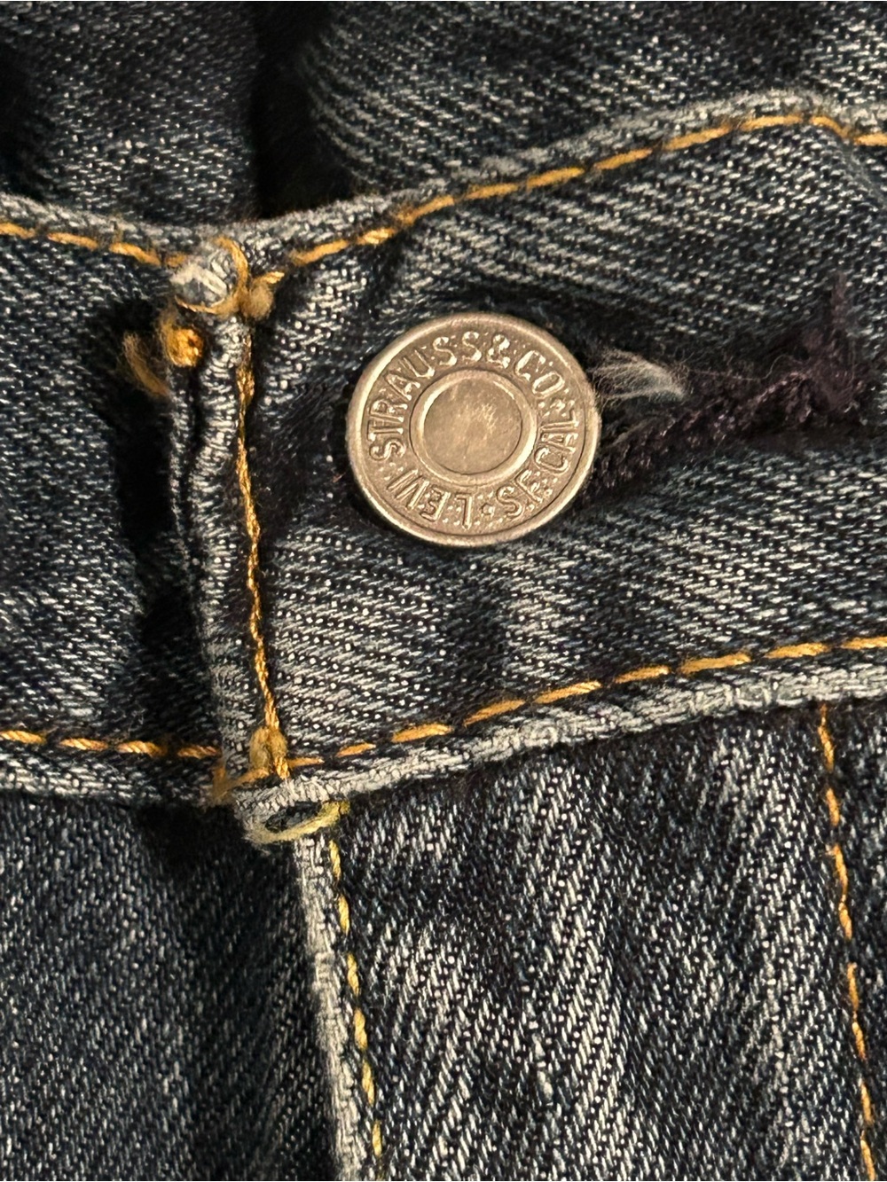 Levi 550 Denim Jeans Mens Reg Fit 46 x 32 Blue Dark Wash - Picture 3 of 6